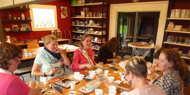 Babyshower individueel en gezellig samen werken en een mozaiek werk maken